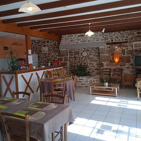 Chambres D'Hotes Le Petit Angle Saint-Broladre Bagian luar foto