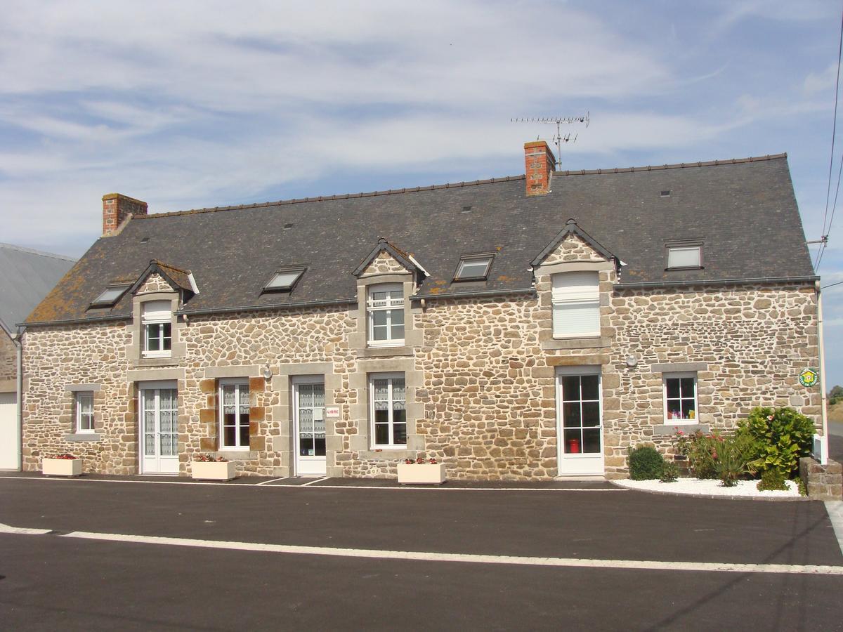 Chambres D'Hotes Le Petit Angle Saint-Broladre Bagian luar foto