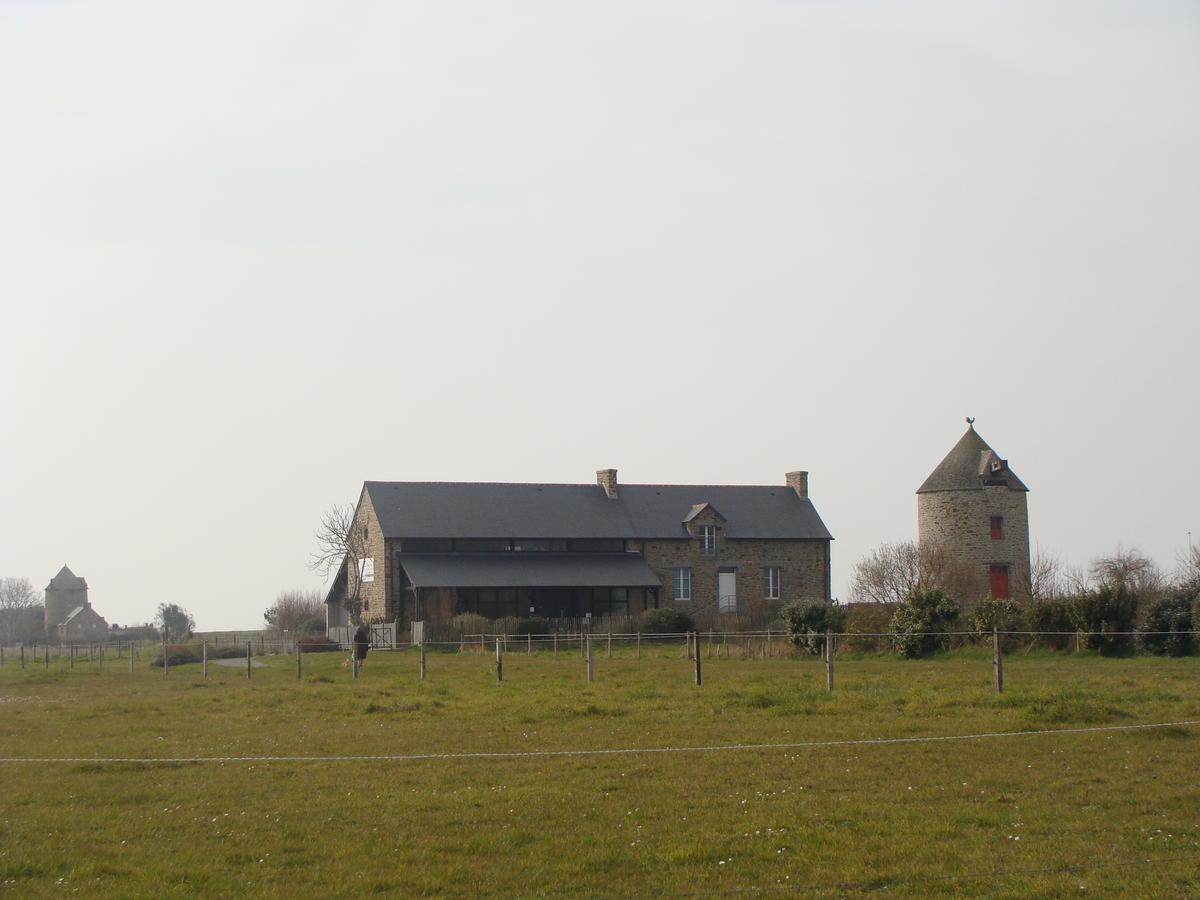 Chambres D'Hotes Le Petit Angle Saint-Broladre Bagian luar foto