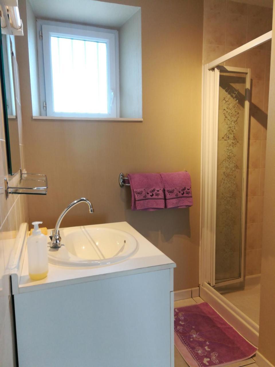 Chambres D'Hotes Le Petit Angle Saint-Broladre Bagian luar foto